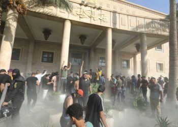 이라크 알사드르 지지자들 폭동..최소 30명 죽고 400여명 부상