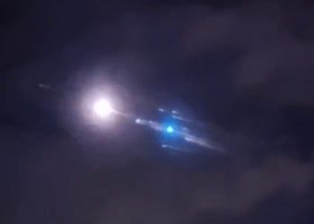 “유성우인 줄”…알고보니 불타는 중국 로켓 잔해물(영상)