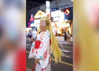 기모노 입은 코스프레 중국 여성, 경찰에 체포돼 심문받아