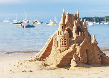 모래성 쌓던 11살 소년, 모래에 파묻혀 숨져