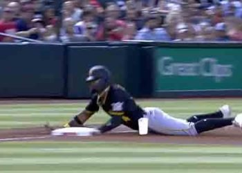 주루플레이 중 휴대폰 흘린 선수, 1경기 출전정지