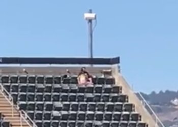 “야구장서 성행위 불법입니다” 경찰, 남녀 공개 수배