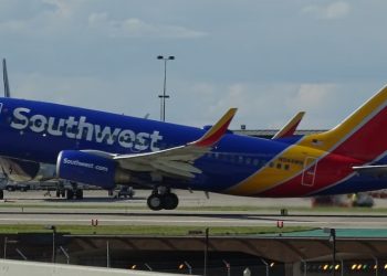 기내서 남성 나체 사진 공유…이륙 못할뻔(영상)