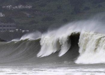 슈퍼태풍 ‘힌남노’ 코 앞.. 하늘·바닷길 폐쇄..항공·여객선·철도 올스톱