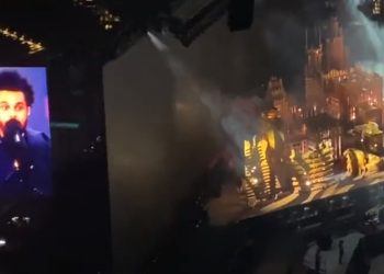 “목소리 안나와서…” 위켄드, 소파이 공연 중단(영상)