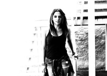 “예쁜 게 죄냐” 라스베가스 공항 무전취식녀,  체포되자 항변