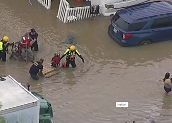 올여름 내내 이상기후…동부엔 홍수, 서부엔 폭염(영상)
