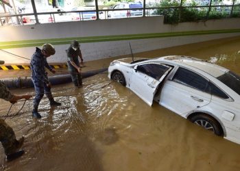 포항 최악의 태풍 피해..아파트 주차장서 주민 10명 실종