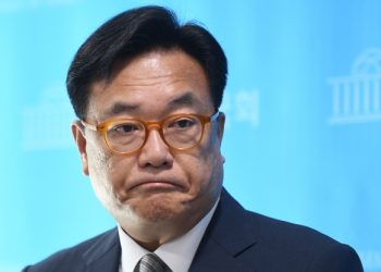 비대위원장에 5선 정진석…권성동 내일 사퇴할듯  “‘독배’ 피하면 안 돼