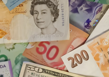 트러스 취임 하루 만에 영국 파운드화 폭락…37년 만에 최저