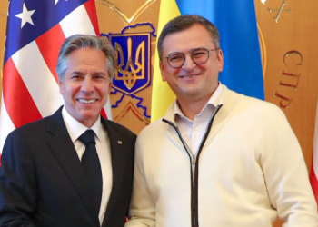 블링컨 국무, 우크라 깜짝 방문..강력한 전방위 지지 약속