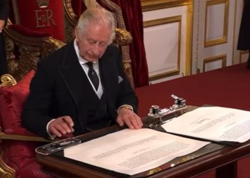 찰스 3세, 새 국왕 공식 선포…”무거운 책임 깊이 알고 있다”(영상)