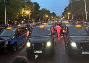 여왕 유해 일반 공개 “참배객 최장 하룻밤 줄 설 각오”