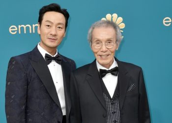 오징어게임 .”이정재 수상 확률 가장 높아..오영수, 박해수도 가능”