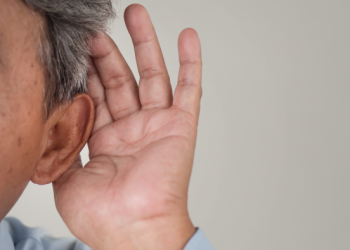 중년 이후 진행되는 노인성 난청, 우울증 부른다 “적극 치료”