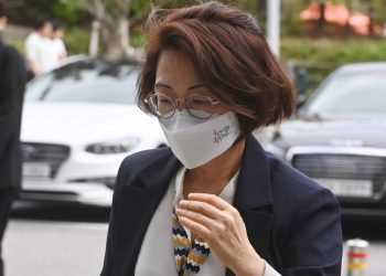 ‘뇌물공여,수수 혐의’ 은수미 징역 2년, 법정구속