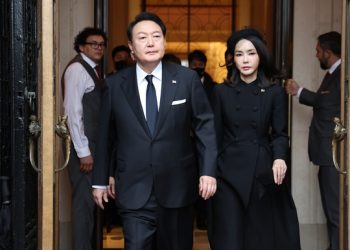 “尹, 엘리자베스 조문 취소…영국 도대체 왜 갔나”