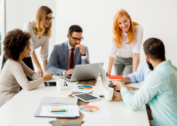 직장인 절반 사무실 복귀…”2020년 3월 이후 최대”