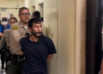 놀웍 마켓서 화장실 걸어 잠그고 10대 소녀 성폭행 시도