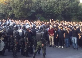 이란 ‘히잡 미착용’ 여성 사망 항의시위 확산…”지도부 심판대 올라”