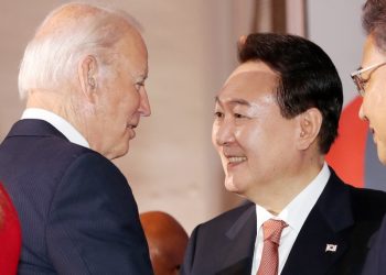 尹-바이든 ’48초 회동’ “망신” 한일회담 “굴욕외교”