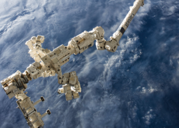 우주에선 손잡은 미∙ 러,  우주인 태운 소유즈호 ISS 안착