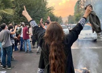 ‘히잡 미착용’ 여성 의문사 시위 격화…최소 31명 사망