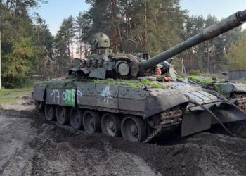 우크라군, ‘가을 비와 진창” 탈환작전 복병 만나…탱크 기동력↓