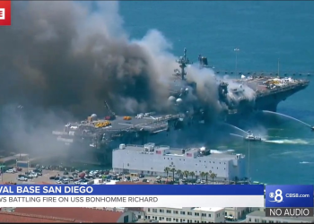 타버린 샌디에고항 4만톤 군함, 누가 불 질렀나..방화혐의 수병 무죄