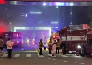 담뱃불 붙이다 차량 677대 태운 세차업체 직원