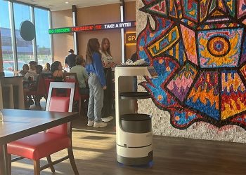 한국산 서빙 로봇 확산…노동력 부족 캐나다 식당들