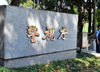 상의 벗은 남성, 경찰서 찾아가 목숨 끊어