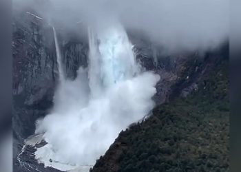눈사태 난듯 파타고니아 빙하 콸콸 녹아내려(영상)