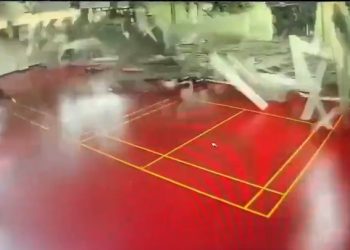 대만 강진..체육관 천장 와르르, 도로 붕괴(영상)