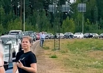 “무의미한 전쟁 죽기 싫어” 탈출 러시…차량 5km 줄서(영상)