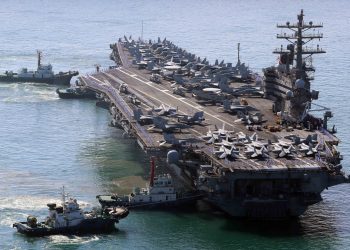 북한, 동해상 탄도미사일 발사…미 핵항모 부산입항에 무력 시위