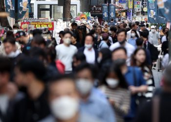 ‘실외마스크 착용 의무’ 14개월만에 전면 해제