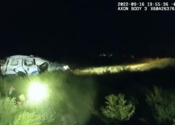 수갑찬 여성 탄 순찰차 철로 방치, 열차에 치여 중상…경찰 고의였나