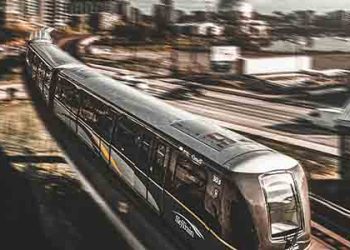 메트로링크 열차에 보행자 치어 사망