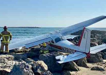 경비행기 벤추라 바닷가에 불시착.. 부상자 없어