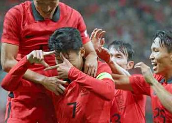 프리킥으로, 머리로…손흥민, A매치 2경기 연속골