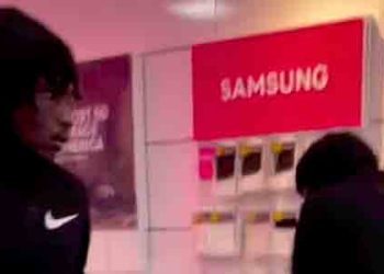 ‘간 큰 강도들’OC T-모빌 매장 습격(영상)