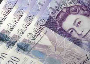 “여왕 사망 이어 파운드화 급락, 영국 쇠퇴 상징”