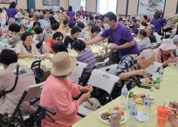 시니어센터 풍성한 추석 대잔치 “더도 덜도 말고 오늘만 같으면”