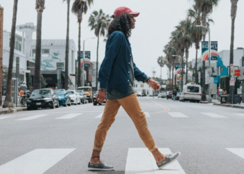 내년부터 무단횡단 합법화..뉴섬,  법안서명