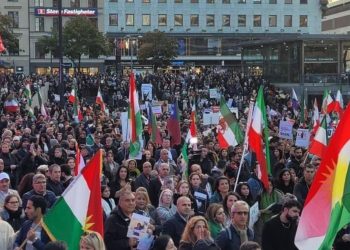 반이란 시위대 폭력 조짐에 스웨덴 경찰 강제해산