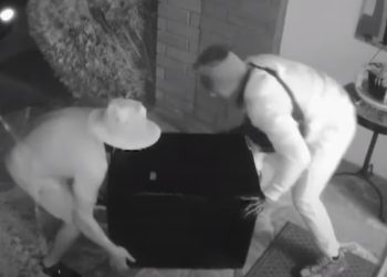 “부촌 롤링힐스도 불안해”.. 500파운드 귀금속 금고 통째 훔쳐가(영상)