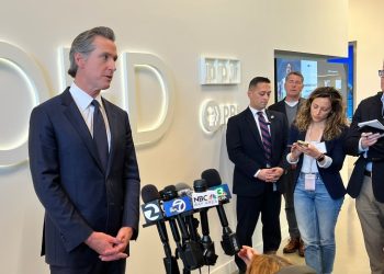 뉴섬 “남은 두 시의원들 즉시 사임해야..곧 사임 발표 기대”