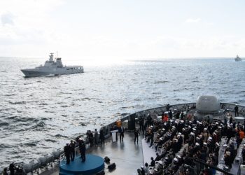 日 자위대 관함식, 한국 해군 참가…국방부 “자위함기는 국제사회 정식수용”