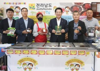 11월 22일은 김치의 날..한남체인서 전라도 김치 홍보